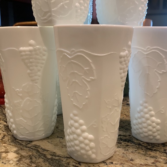 SET OF 8 MILK GLASS TUMBLERS ,GRAPE VINE PATTERN - Picture 2 of 9